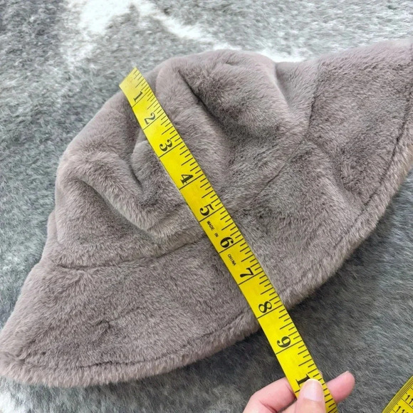 Sprigs Reversible Faux Fur Sherpa Bucket Hat - Picture 12 of 13